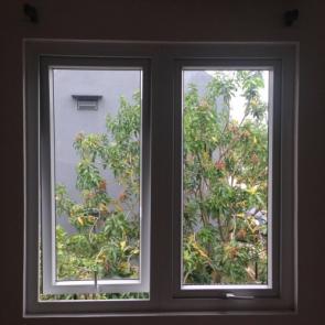 Jendela jungkit upvc Bali